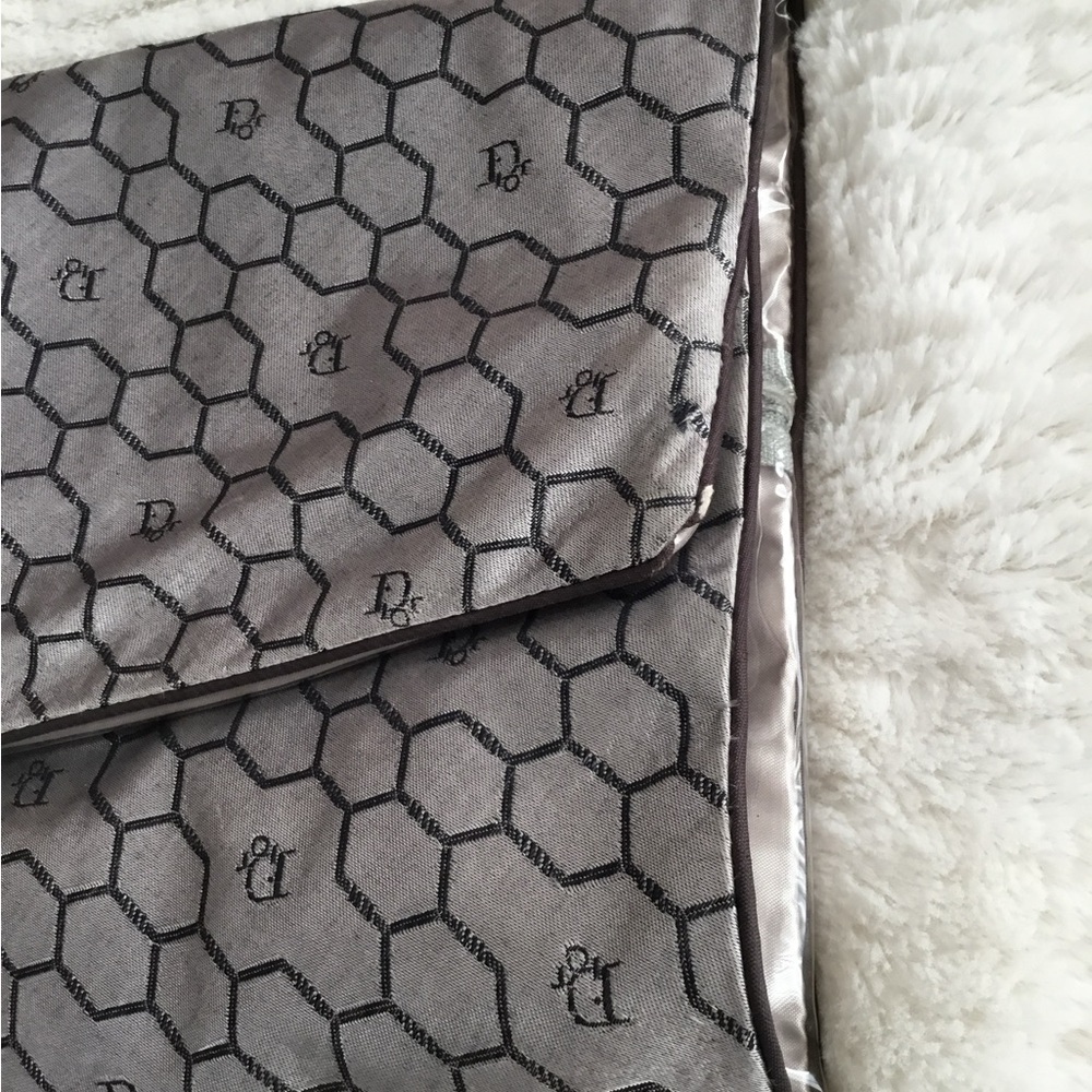 Christian Dior, a honeycomb hanging bathroom organiser - Picture 11 of 11
